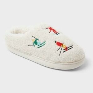 Wondershop Slippers with Skiers Embroidery
